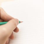 左利きは文字が下手?綺麗な文字の書き方や練習方法は?